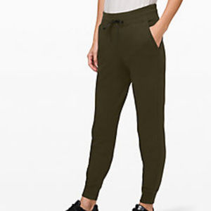 NWT Lululemon Warm Down Jogger, Size 4, DKOV